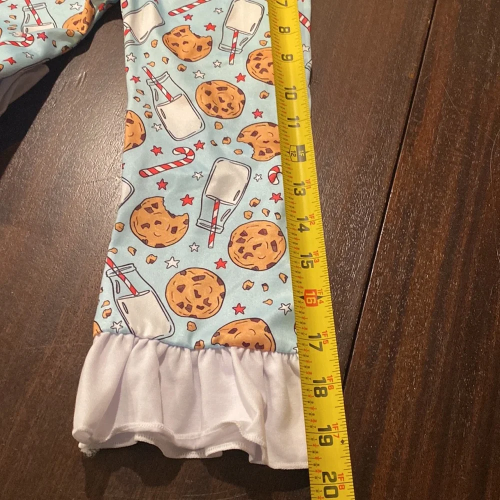E782 Boutique Santa & Cookies NWT Girls Sz. 2T Cute